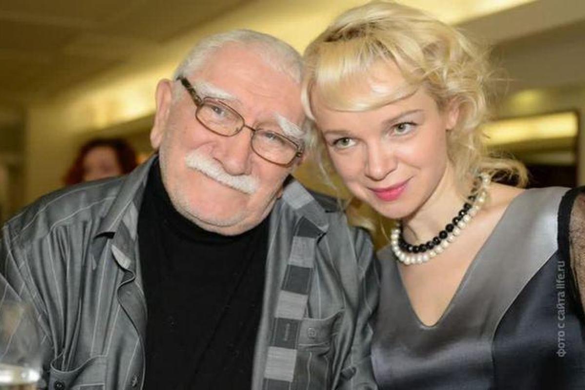 Молодая жена Армена Джигарханяна после громкого скандала уволилась из театра Молодая жена Армена Джигарханяна после громкого скандала уволилась из театра