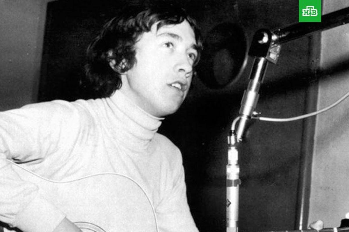 Умер основатель рок-группы AC/DC Джордж Янг Умер основатель рок-группы AC/DC Джордж Янг