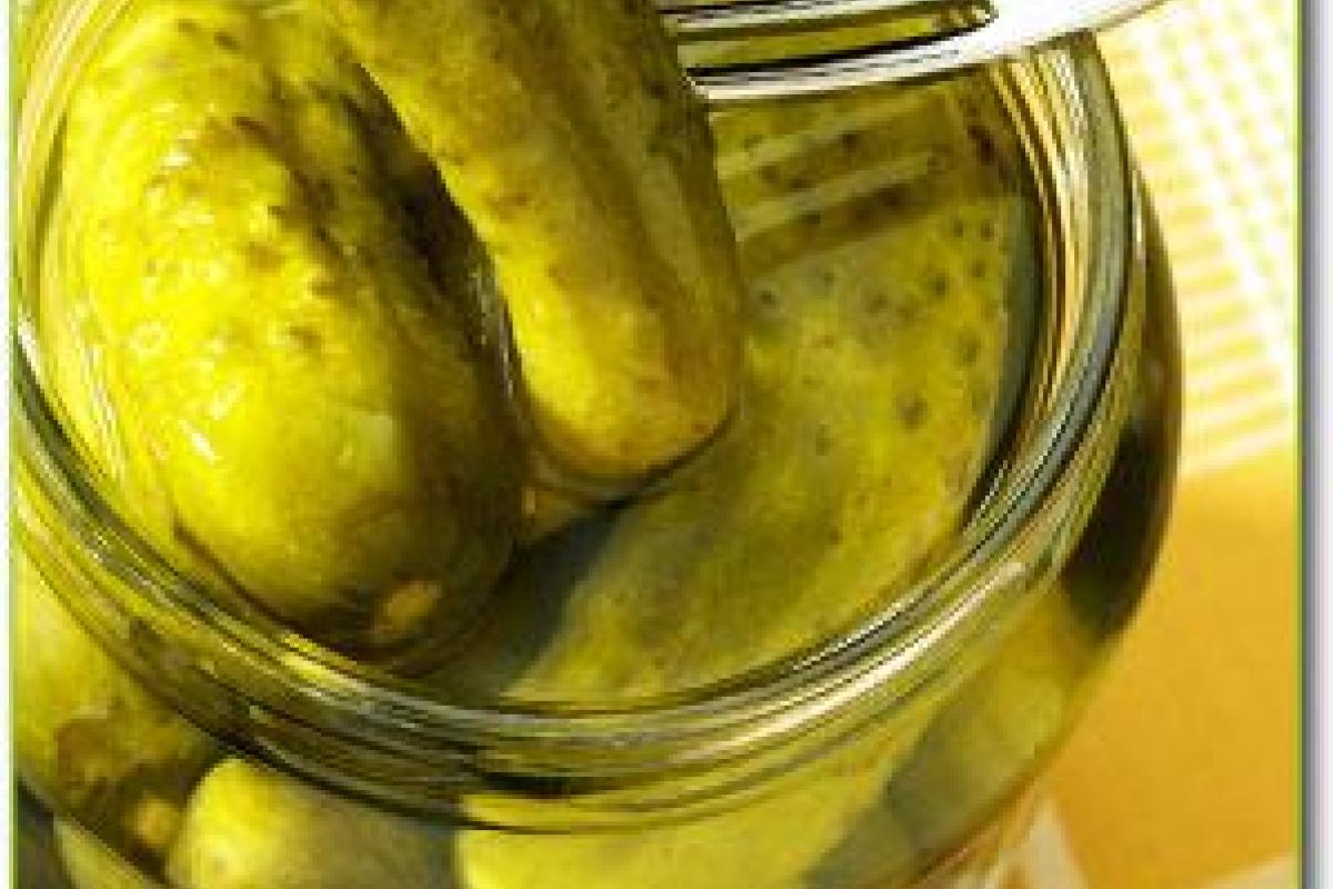 Чудеса консервации: киевляне нашли в банке из-под соленых огурцов "джинна"