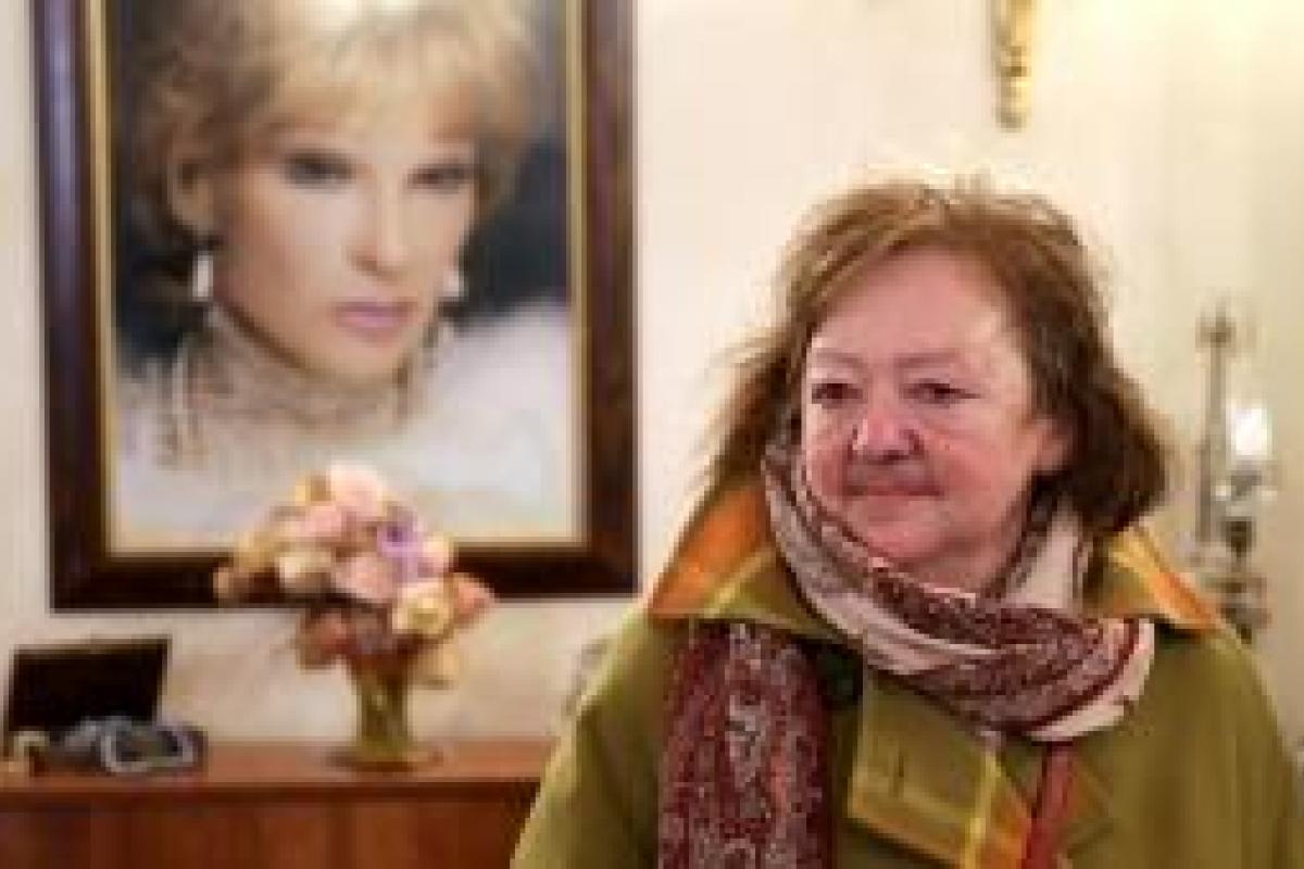 Дочь Людмилы Гурченко хотят похоронить рядом с матерью