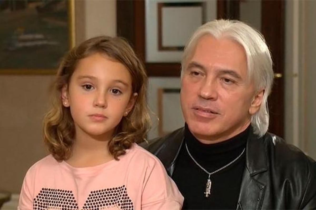 Дочь Хворостовского удивила веселыми танцами после смерти отца