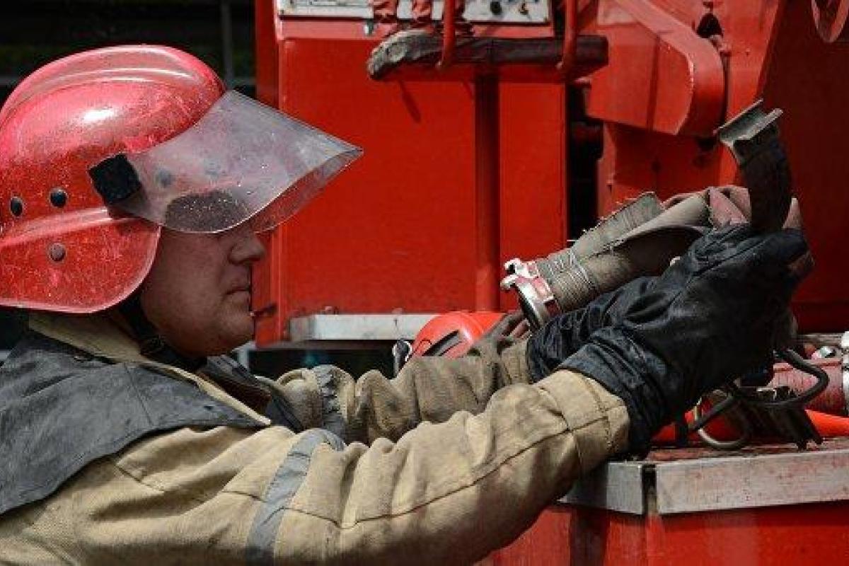 В Москве горит воинская часть: трое человек остались в здании, их не могут найти