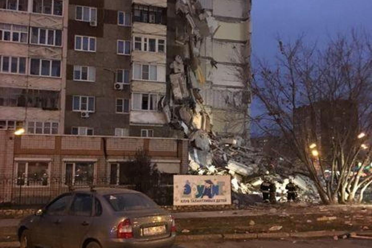 В России рухнул подъезд 9-этажного жилого дома В России рухнул подъезд 9-этажного жилого дома