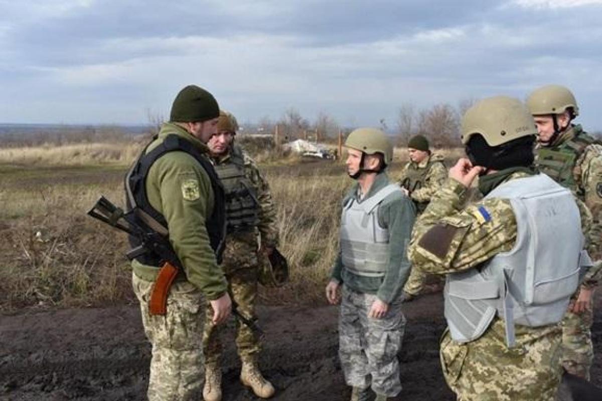Штаб АТО: Четыре военнослужащих получили ранения в Донбассе Штаб АТО: Четыре военнослужащих получили ранения в Донбассе