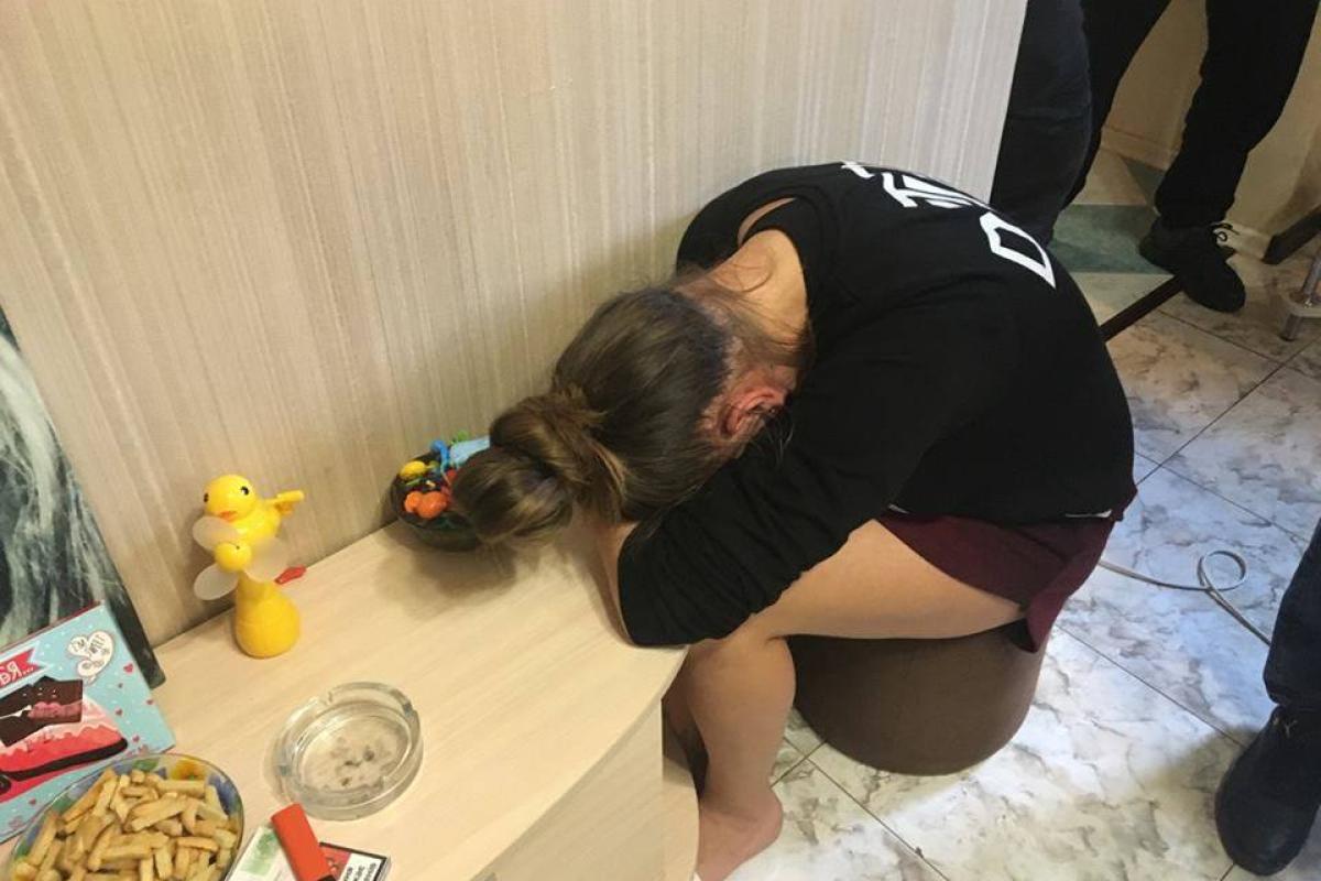 В Харькове мужчина организовал бордель в съемной квартире В Харькове мужчина организовал бордель в съемной квартире