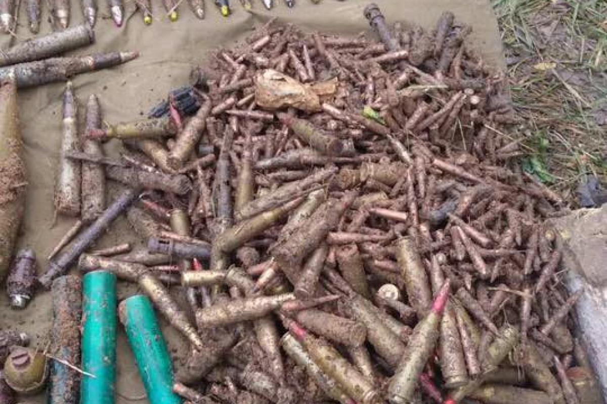 В 300 метрах от жилых домов: в Донецкой области обнаружили целый диверсионный арсенал В 300 метрах от жилых домов: в Донецкой области обнаружили целый диверсионный арсенал