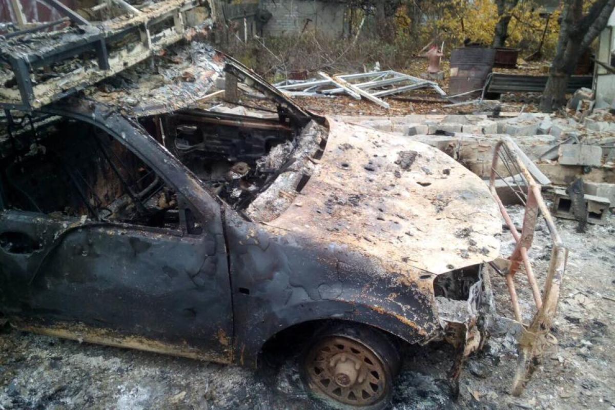 Боевики обстреляли из "Градов" Пески: появились фото последствий Боевики обстреляли из "Градов" Пески: появились фото последствий