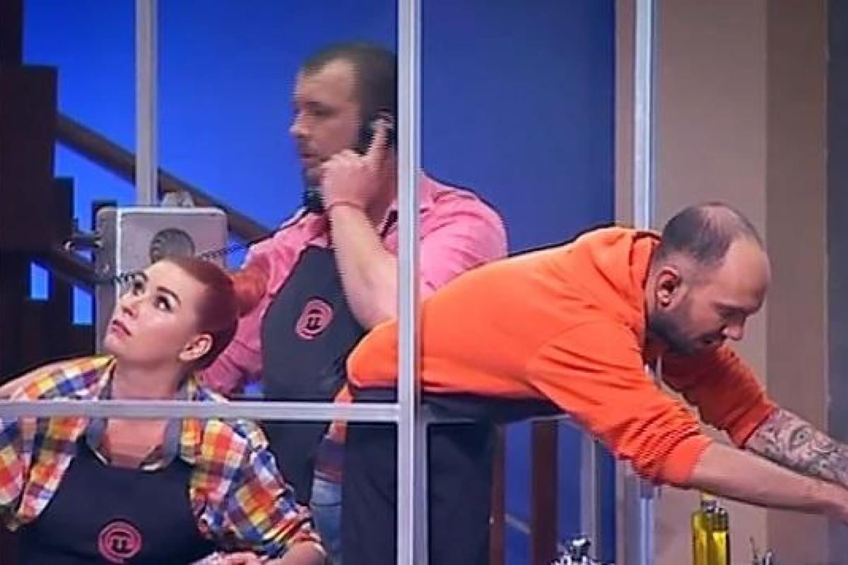 Звонок от Эктора Хименеса-Браво: кто покинул шоу "МастерШеф 7" Звонок от Эктора Хименеса-Браво: кто покинул шоу "МастерШеф 7"