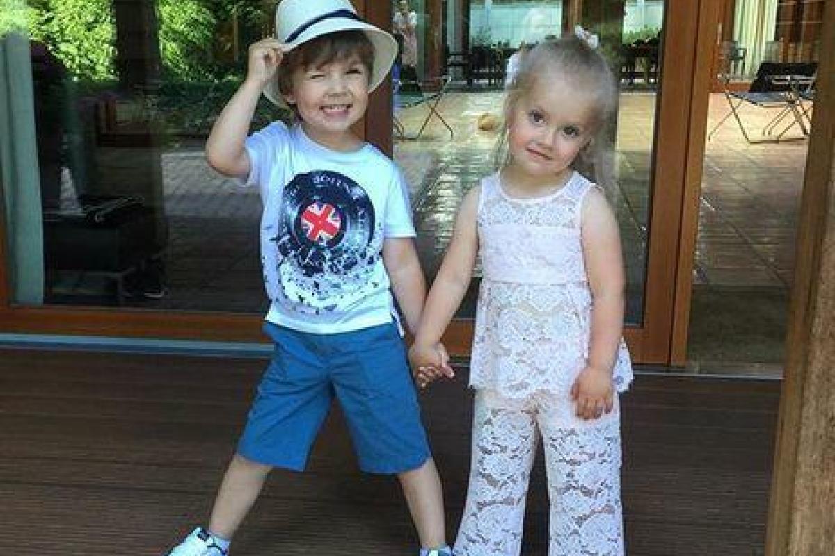 Дочь шоумена Галкина назвала своего брата Гарика королем России и сочинила в честь него песню: видео Дочь шоумена Галкина назвала своего брата Гарика королем России и сочинила в честь него песню: видео