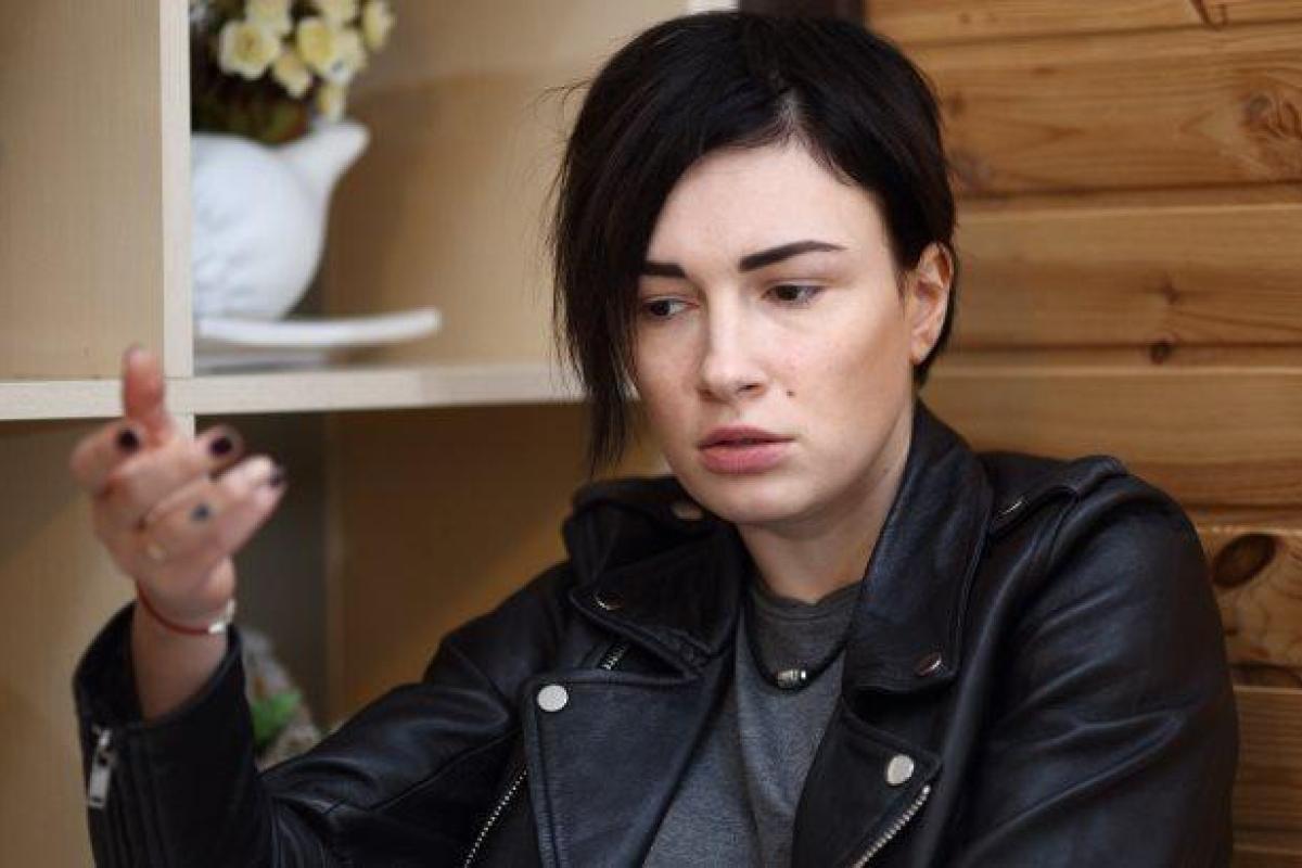 В сети появился снимок Анастасии Приходько с наградой заслуженной артистки Украины В сети появился снимок Анастасии Приходько с наградой заслуженной артистки Украины