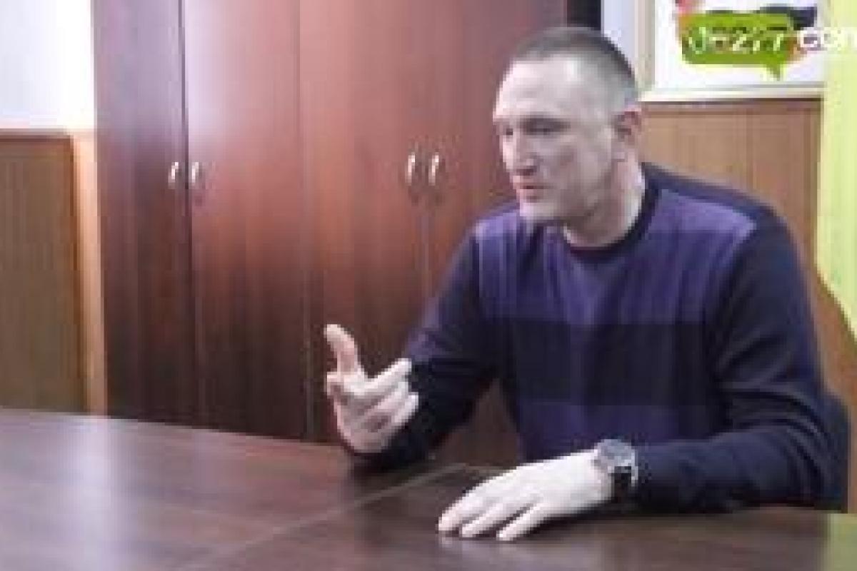 Скандал с мэром украинского города на Донбассе, назвавшим флаг Украины "рваной тряпкой", набирает обороты Скандал с мэром украинского города на Донбассе, назвавшим флаг Украины "рваной тряпкой", набирает обороты