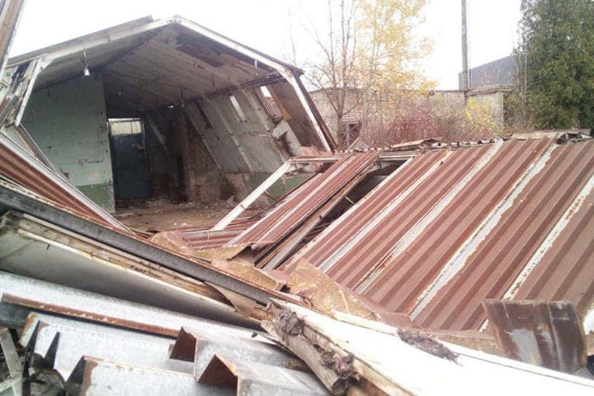 Кровля здания обрушилась во Львовской области, погиб мужчина Кровля здания обрушилась во Львовской области, погиб мужчина