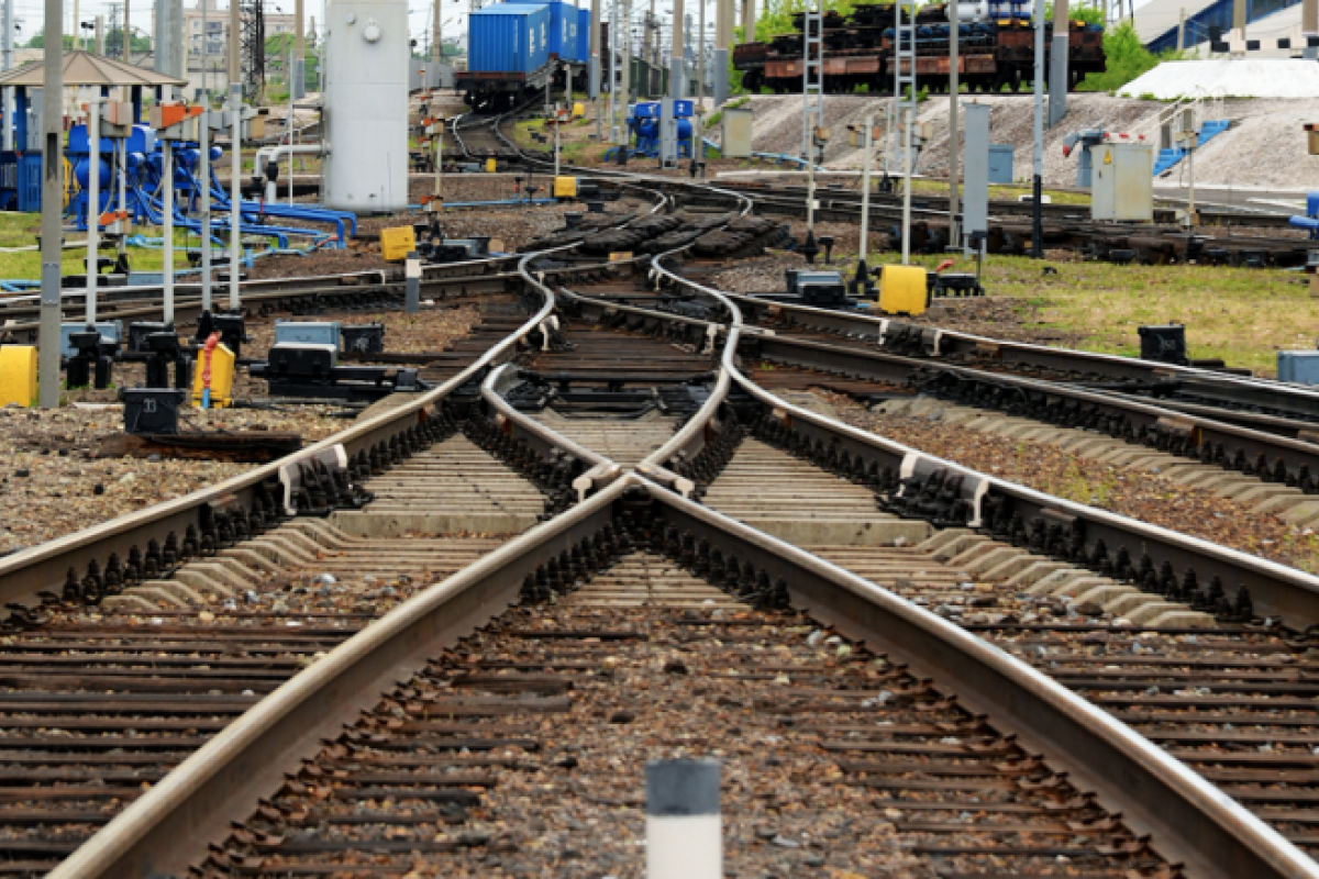 В Харькове поездом травмировано 20-летнего парня В Харькове поездом травмировано 20-летнего парня