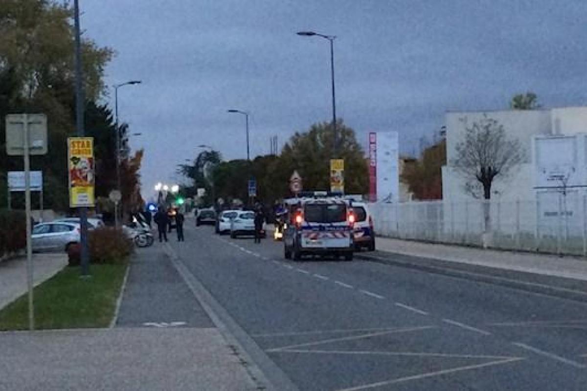 Во Франции автомобиль протаранил толпу студентов