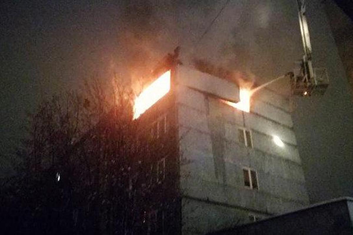 В российском Мурманске в многоэтажке взрывом вынесло стену В российском Мурманске в многоэтажке взрывом вынесло стену