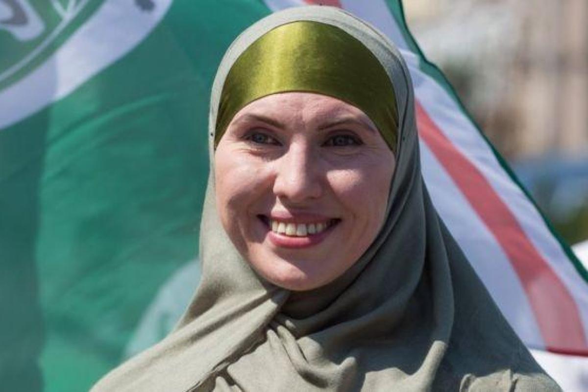 В сети появились фото с похорон Амины Окуевой В сети появились фото с похорон Амины Окуевой