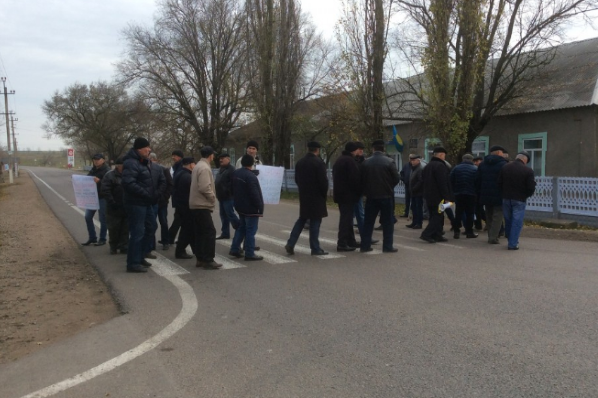 Отставные милиционеры выходят на "тропу войны", требуя поднять пенсии Отставные милиционеры выходят на "тропу войны", требуя поднять пенсии