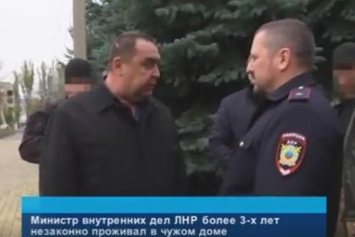 В Луганске Плотницкий демонстративно выселил из чужого дома Корнета: опубликовано видео В Луганске Плотницкий демонстративно выселил из чужого дома Корнета: опубликовано видео
