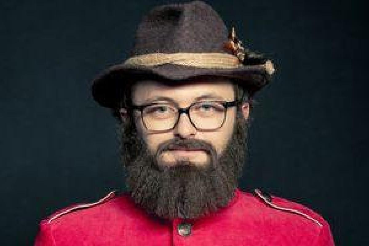 Певец Дзидзьо показал обнаженное тело Певец Дзидзьо показал обнаженное тело