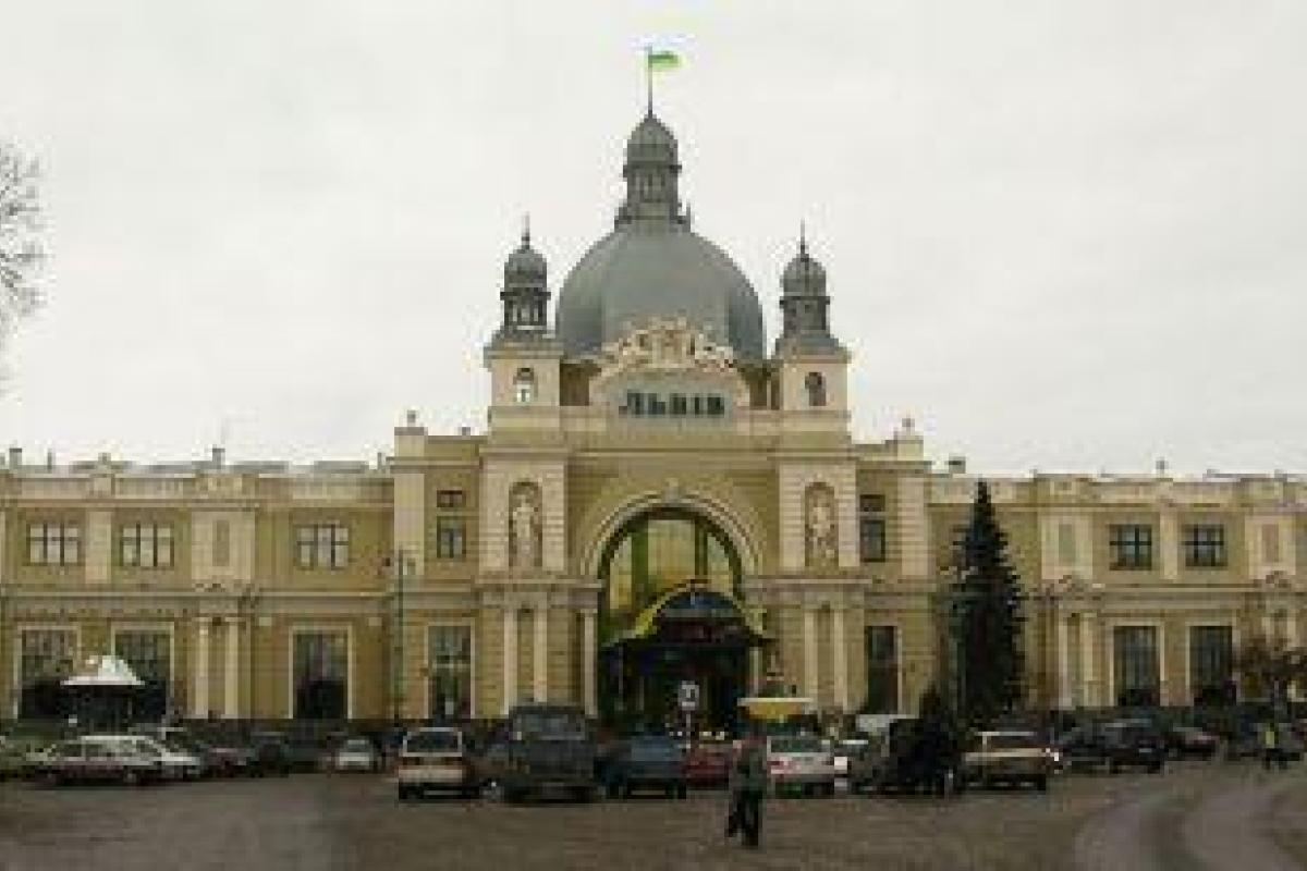 Во Львове заминировали главный железнодорожный вокзал