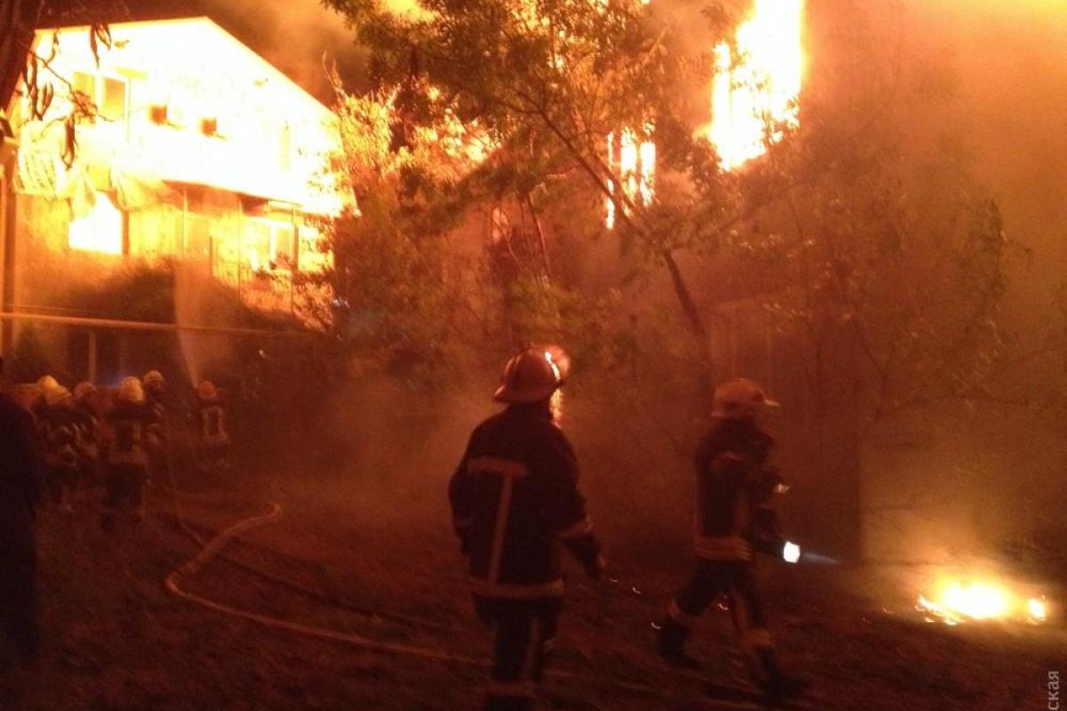 Новый пожар в Одессе: загорелся санаторий «Красные зори» Новый пожар в Одессе: загорелся санаторий «Красные зори»