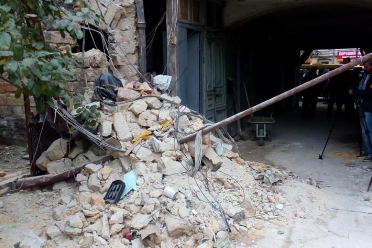 В Одессе рухнул столетний дом В Одессе рухнул столетний дом