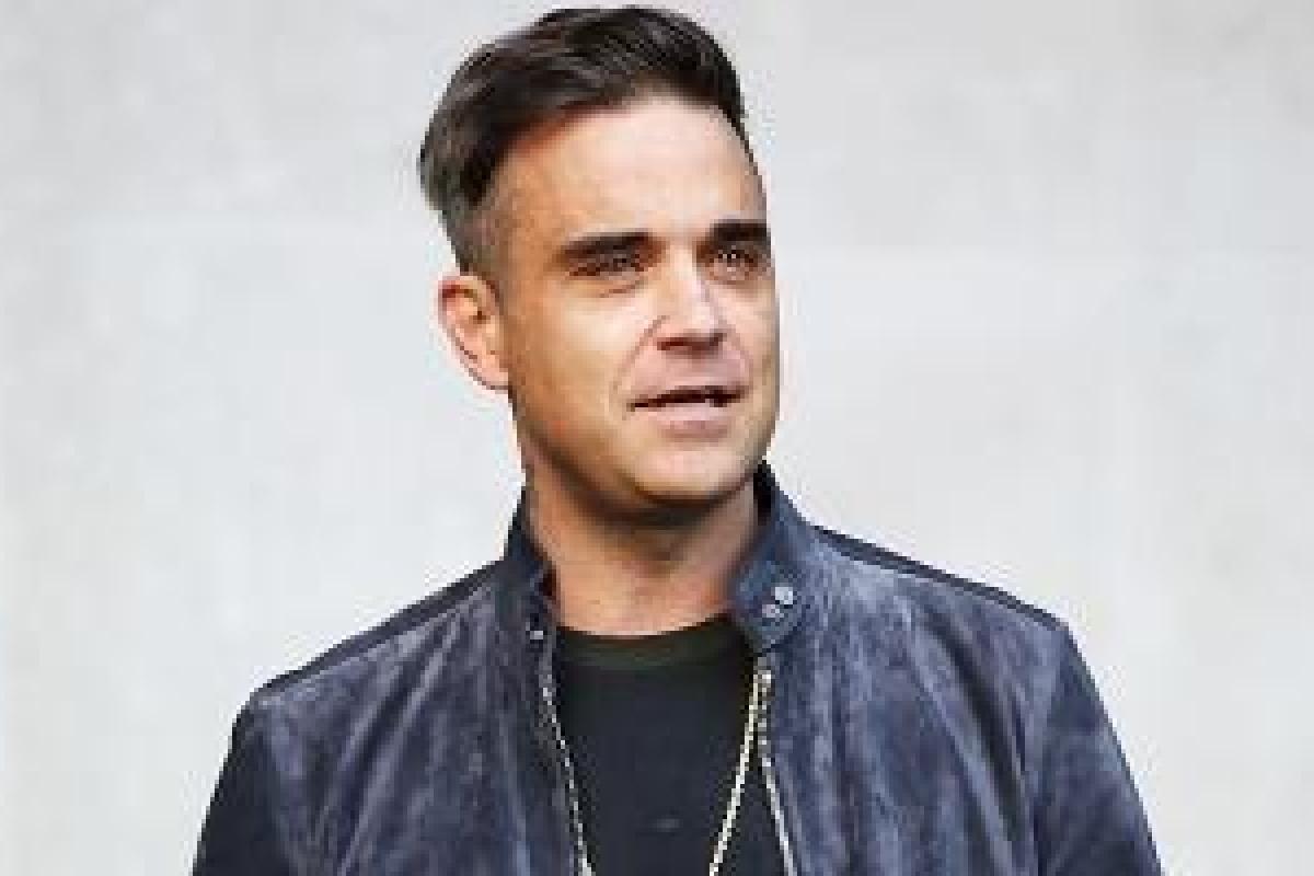 Певец Робби Уильямс показал свое обнаженное тело Певец Робби Уильямс показал свое обнаженное тело