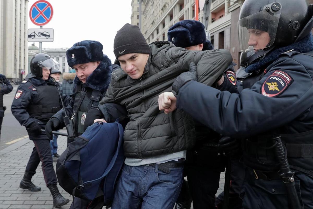 «Революция 5 ноября»: количество задержанных в России превысило 400 человек «Революция 5 ноября»: количество задержанных в России превысило 400 человек