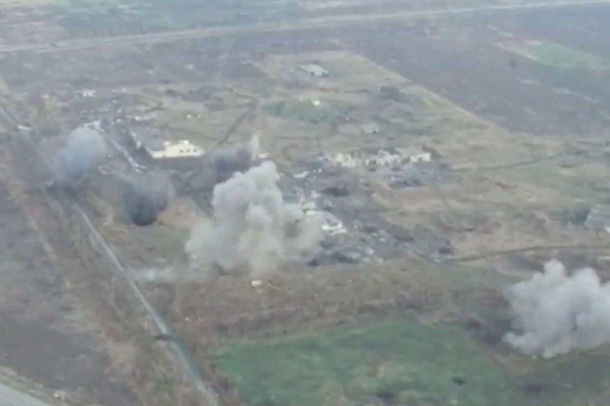 Обстрел позиций ВСУ из "Градов" сняли на видео с беспилотника Обстрел позиций ВСУ из "Градов" сняли на видео с беспилотника