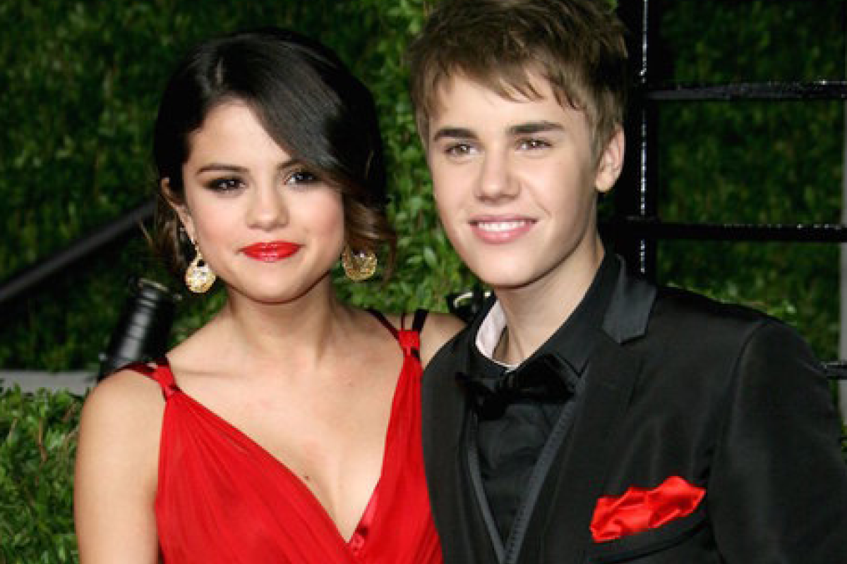 Селена Гомес и Джастин Бибер снова вместе Селена Гомес и Джастин Бибер снова вместе