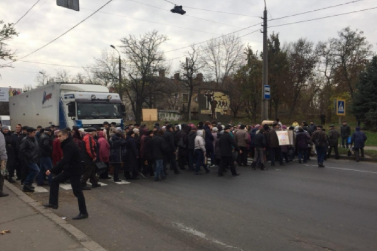 В Николаеве сотрудники судостроительного завода перекрыли Варваровский мост: подробности В Николаеве сотрудники судостроительного завода перекрыли Варваровский мост: подробности