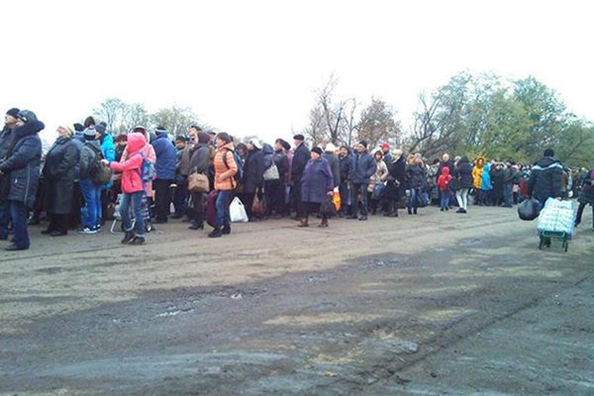 «Станица Луганская. Очередь», или Главные правила поведения на блокпостах «Станица Луганская. Очередь», или Главные правила поведения на блокпостах