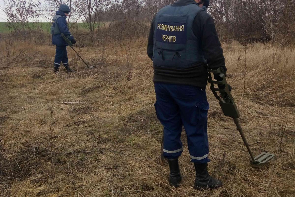 Артиллерийский снаряд, минометная мина и гранаты - опасная находка на Луганщине Артиллерийский снаряд, минометная мина и гранаты - опасная находка на Луганщине