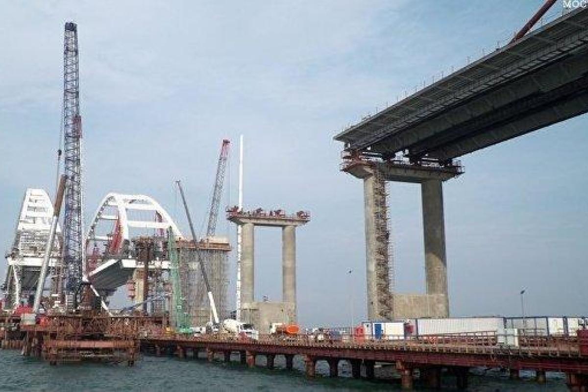 Оккупанты сообщили, когда запустят автомобильное движение по Крымскому мосту Оккупанты сообщили, когда запустят автомобильное движение по Крымскому мосту