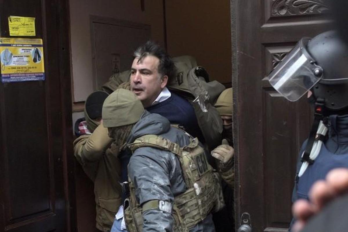 Суд над Саакашвили: громкие заявления подозреваемого и адвокатов Суд над Саакашвили: громкие заявления подозреваемого и адвокатов