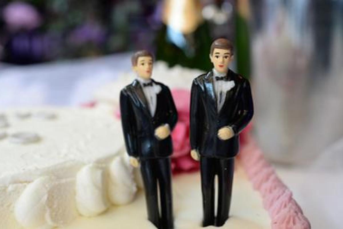 Не геи, не бисексуалы: Два ирландца решили пожениться из-за наследства