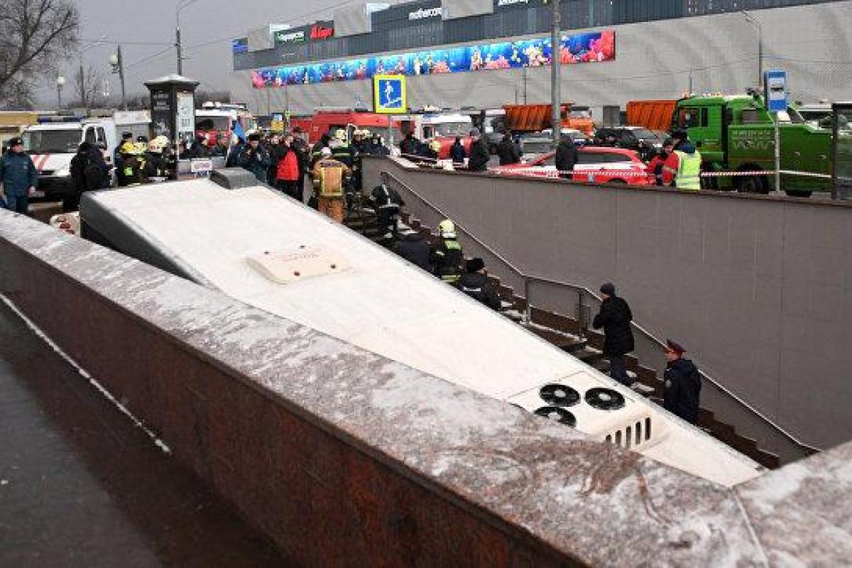 В Москве автобус влетел в подземный переход, раздавив толпу людей: появилось шокирующее видео