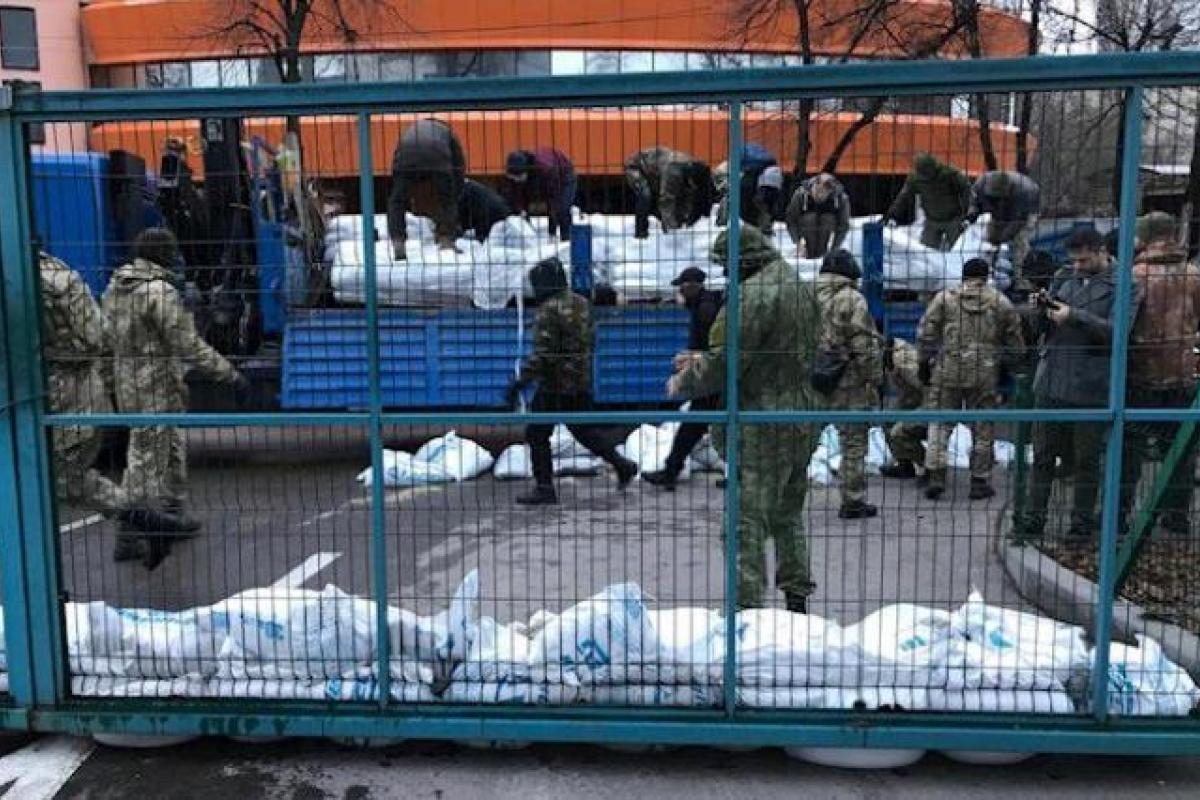 «Покаяться за сепаратистские высказывания»: активисты назвали условия снятия блокады украинского телеканала