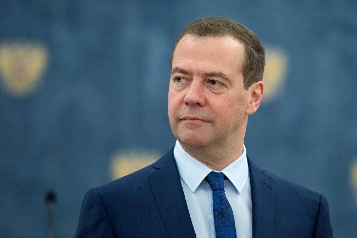 Медведев сделал неутешительный прогноз для россиян на 2018 год