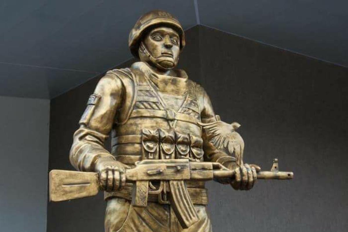 В Приднестровье поставили памятник «российскому миротворцу»: в сети покатились со смеху