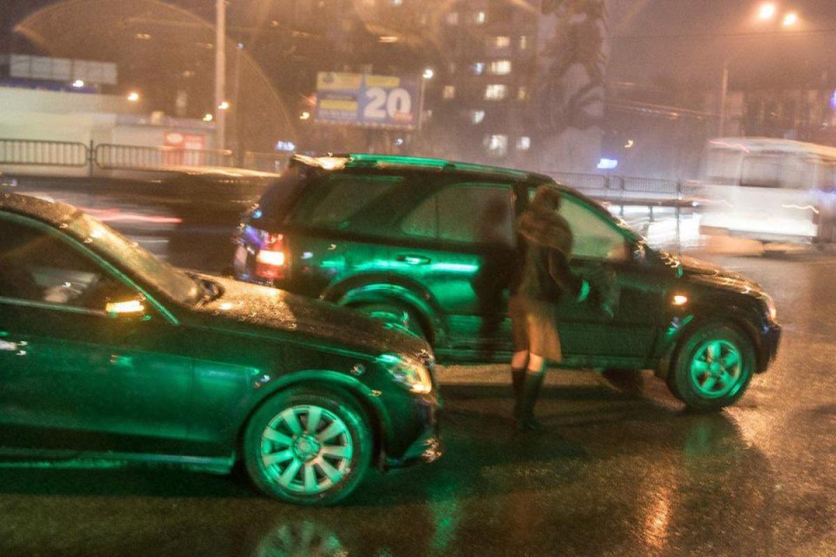 В Киеве Посол Египта протаранил автомобиль украинки и потребовал у нее 650 долларов