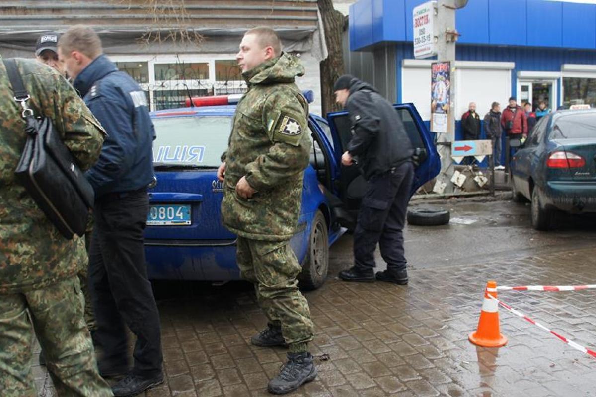 В центре Северодонецка двое мужчин напали с ножом на полицейских