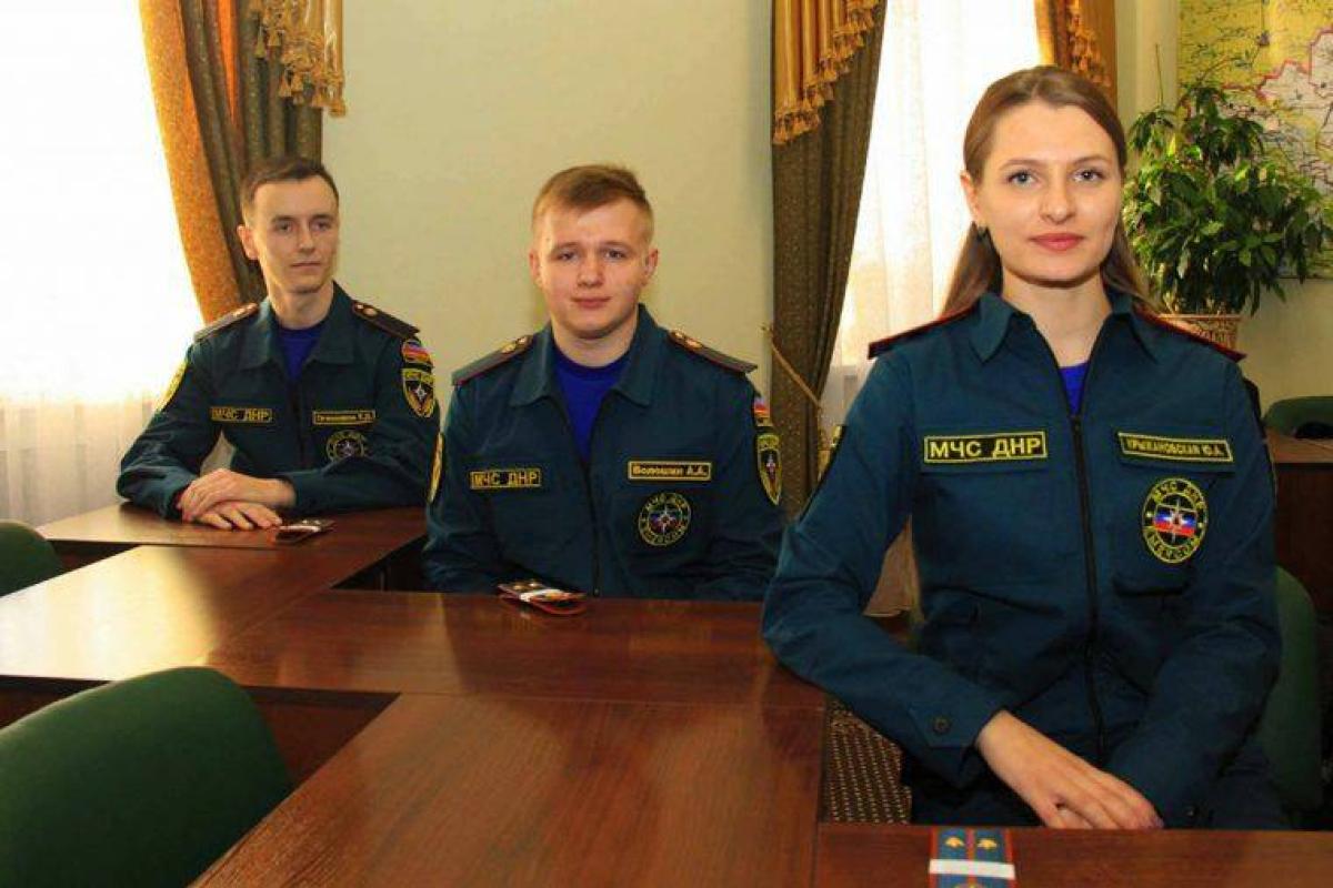 Журналист показал фото курсантов харьковского вуза, которые пошли служить в "МЧС ДНР" Журналист показал фото курсантов харьковского вуза, которые пошли служить в "МЧС ДНР"