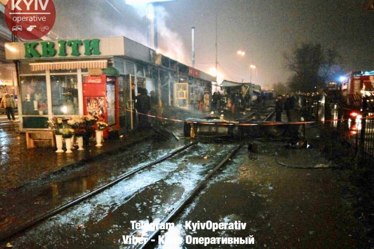 В Киеве загорелись МАФы: обнародовано видео В Киеве загорелись МАФы: обнародовано видео
