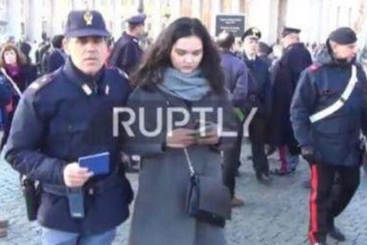 В Ватикане на акции "Femen" задержали украинскую журналистку В Ватикане на акции "Femen" задержали украинскую журналистку