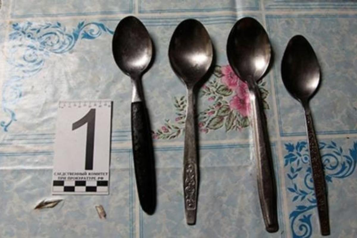 В России женщина до смерти забила 3-летнего сына своей подруги ложками