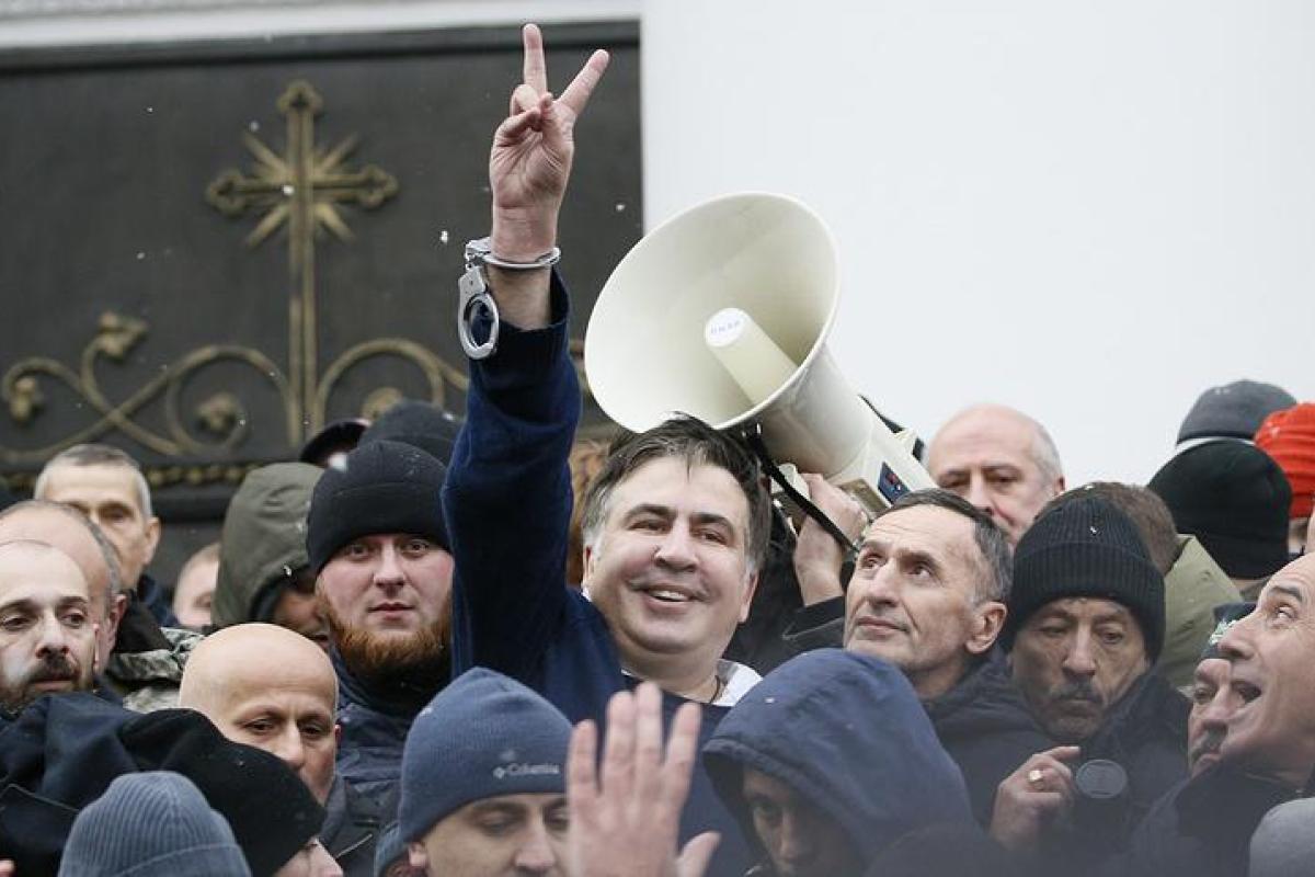 "Меня трудно удивить, но это шокировало", - Порошенко назвал сторонников Саакашвили "гоп-компанией"