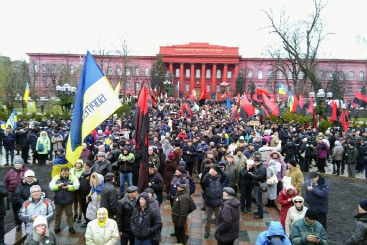 "Марш за импичмент": В центре Киева на митинг вышли 1500 человек "Марш за импичмент": В центре Киева на митинг вышли 1500 человек