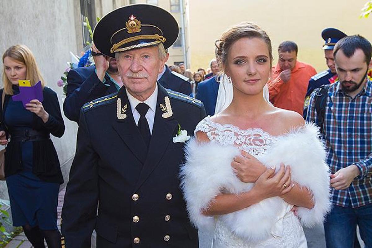 Молодая жена Ивана Краско рассказала об интимных отношениях с мужем Молодая жена Ивана Краско рассказала об интимных отношениях с мужем