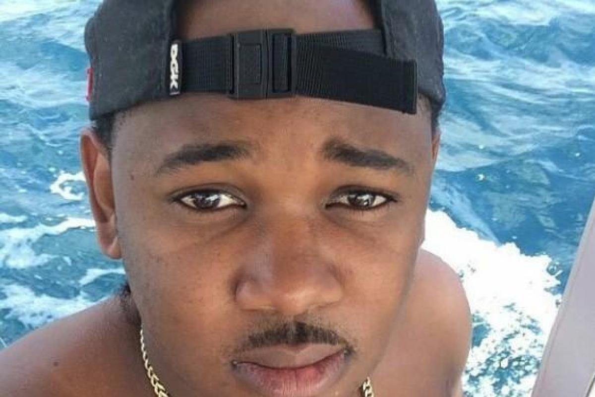 Двоюродного брата певицы Рианы застрелили на Барбадосе Двоюродного брата певицы Рианы застрелили на Барбадосе